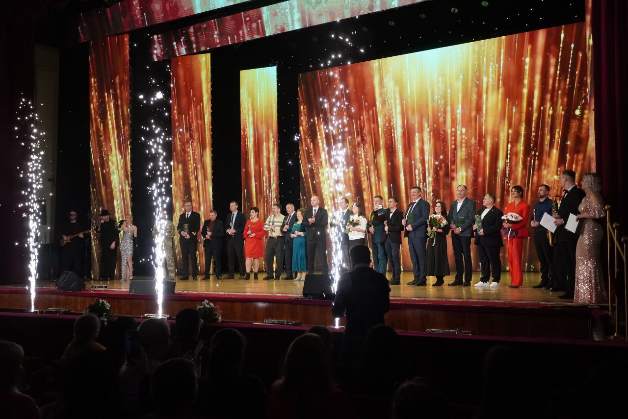 Традиционно, в конце февраля, чествовали лауреатов конкурса «Золотой грифон», тех, кто своим упорным ежедневным трудом вносит вклад в летопись города-героя Керчи Традиционно, в конце февраля, чествовали лауреатов конкурса «Золотой грифон», тех, кто своим упорным ежедневным трудом вносит вклад в летопись города-героя Керчи