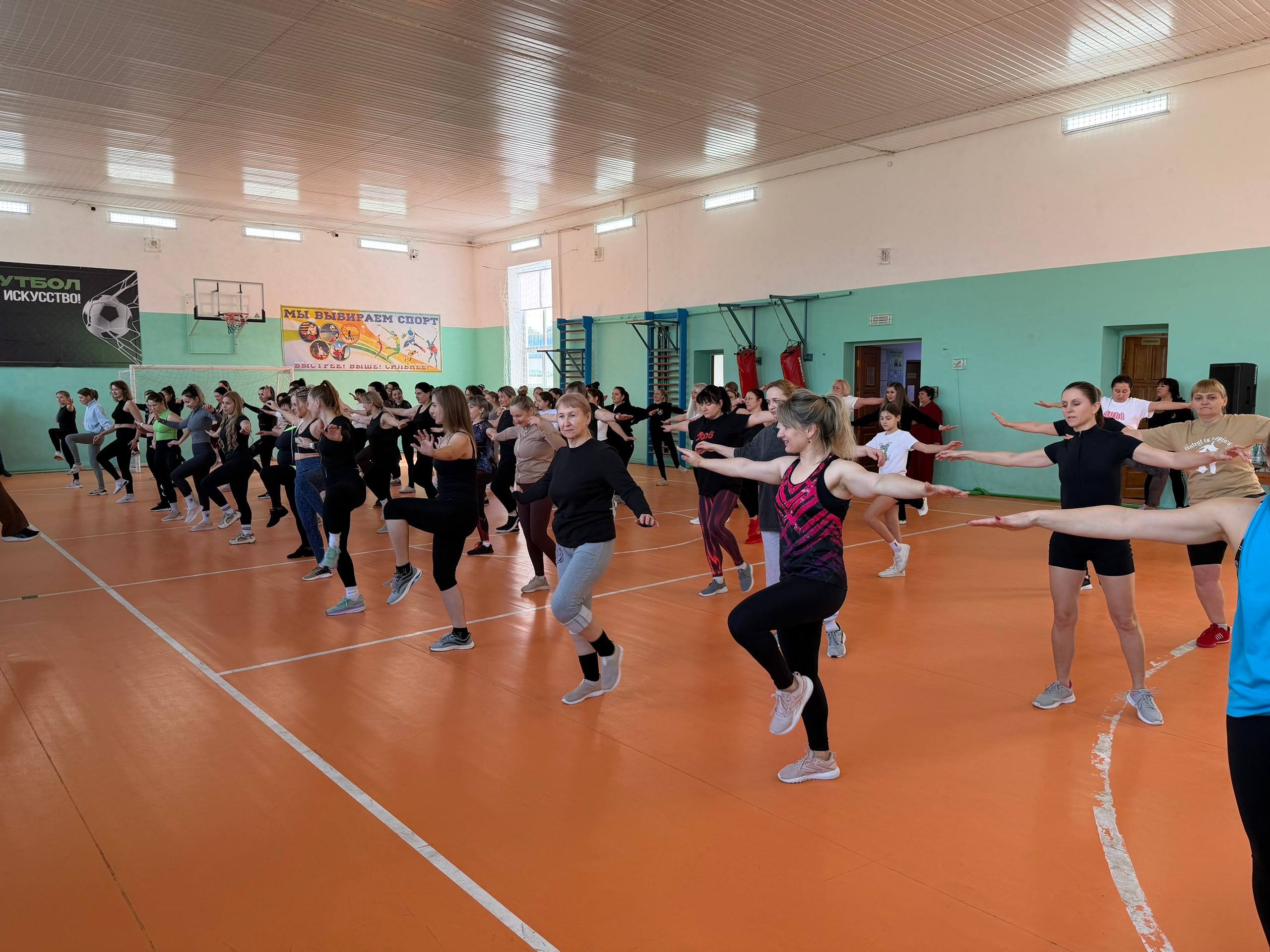 Ольга Торубарова: #ТанцуйСоМной в Ленинском районе Ольга Торубарова: #ТанцуйСоМной в Ленинском районе