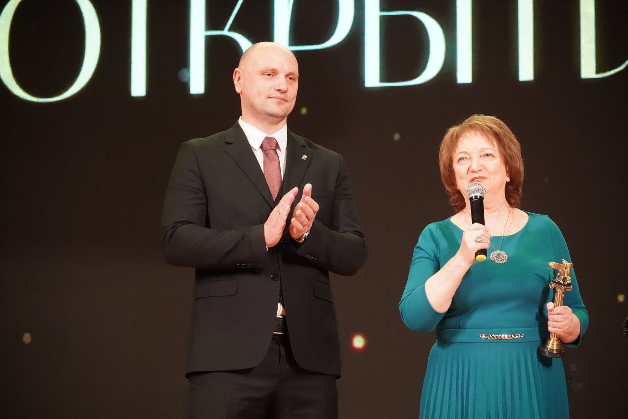 Традиционно, в конце февраля, чествовали лауреатов конкурса «Золотой грифон», тех, кто своим упорным ежедневным трудом вносит вклад в летопись города-героя Керчи Традиционно, в конце февраля, чествовали лауреатов конкурса «Золотой грифон», тех, кто своим упорным ежедневным трудом вносит вклад в летопись города-героя Керчи