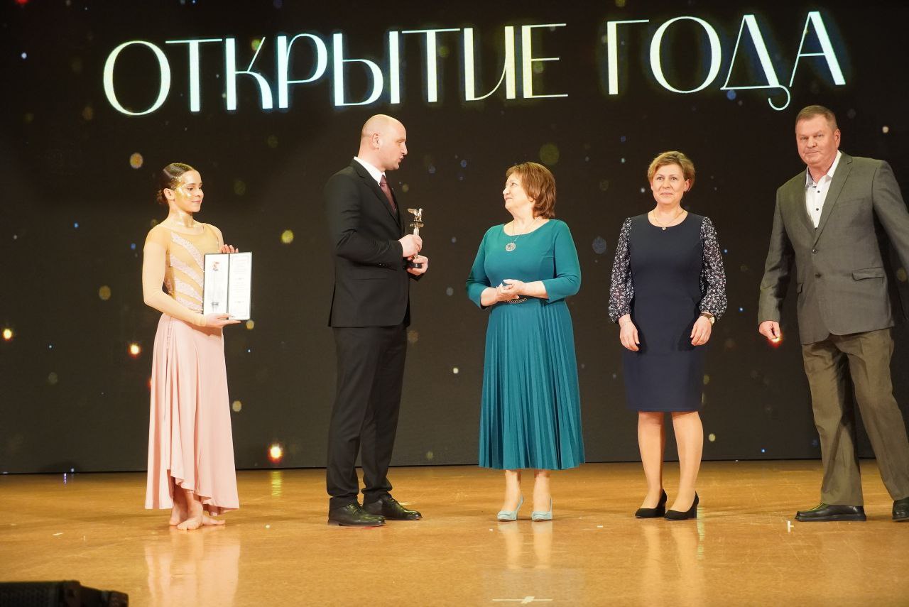 Традиционно, в конце февраля, чествовали лауреатов конкурса «Золотой грифон», тех, кто своим упорным ежедневным трудом вносит вклад в летопись города-героя Керчи Традиционно, в конце февраля, чествовали лауреатов конкурса «Золотой грифон», тех, кто своим упорным ежедневным трудом вносит вклад в летопись города-героя Керчи