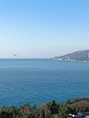 Весна в Крым приходит по своим законам