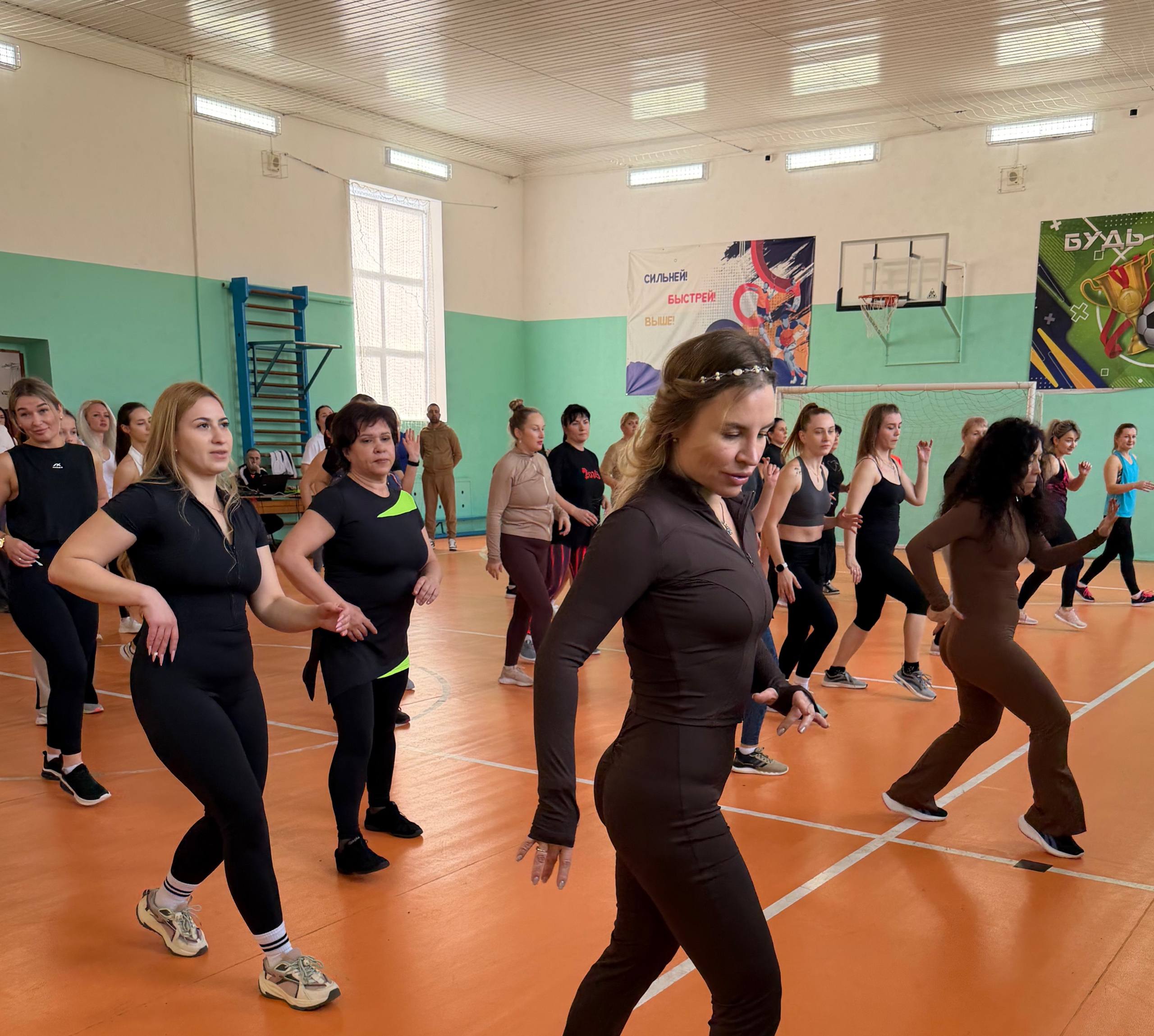 Ольга Торубарова: #ТанцуйСоМной в Ленинском районе Ольга Торубарова: #ТанцуйСоМной в Ленинском районе