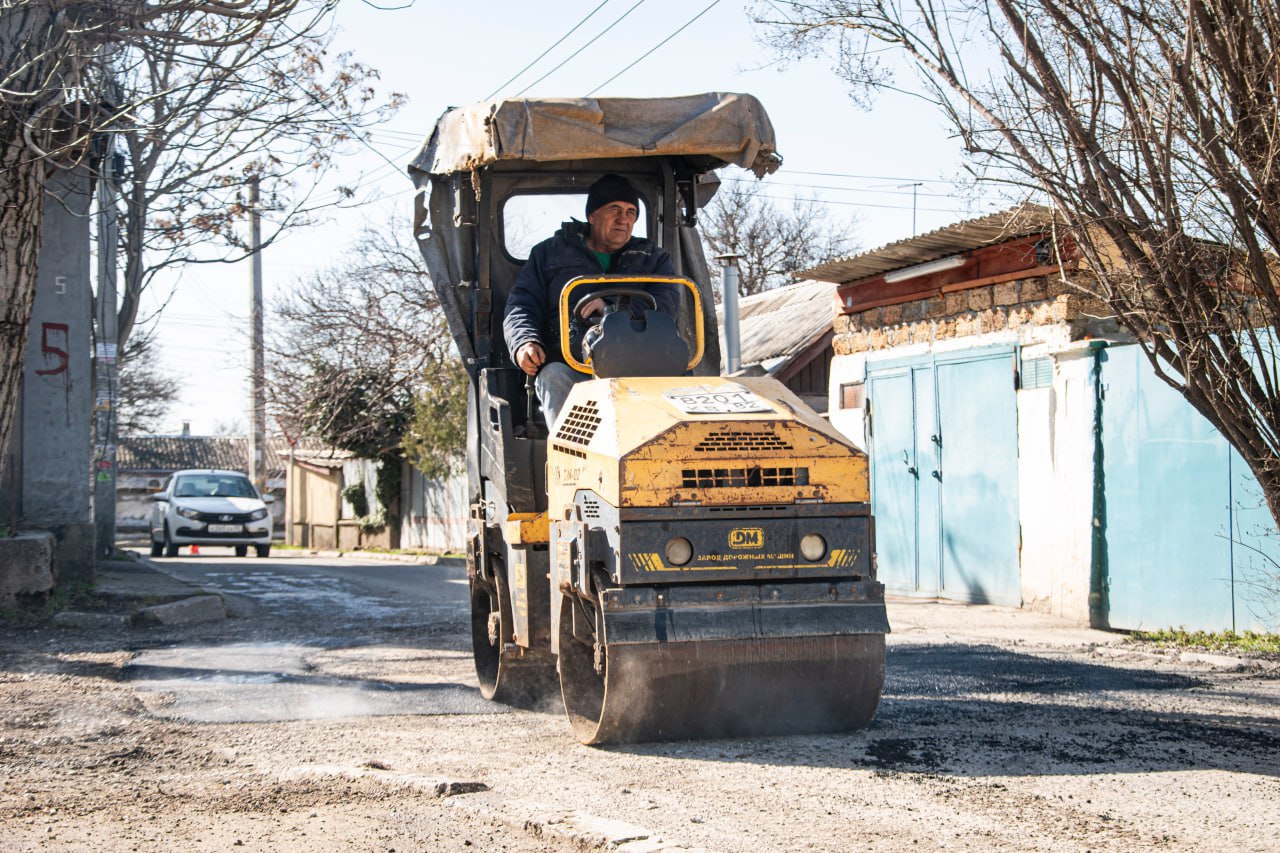 В Симферополе продолжается ремонт улично-дорожной сети В Симферополе продолжается ремонт улично-дорожной сети