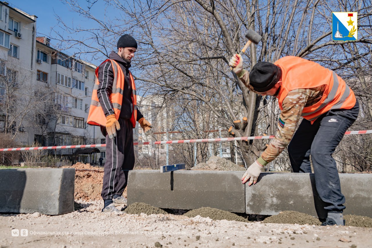 Во дворе на улице Генерала Лебедя начался ремонт внутриквартальных дорог и тротуаров Во дворе на улице Генерала Лебедя начался ремонт внутриквартальных дорог и тротуаров