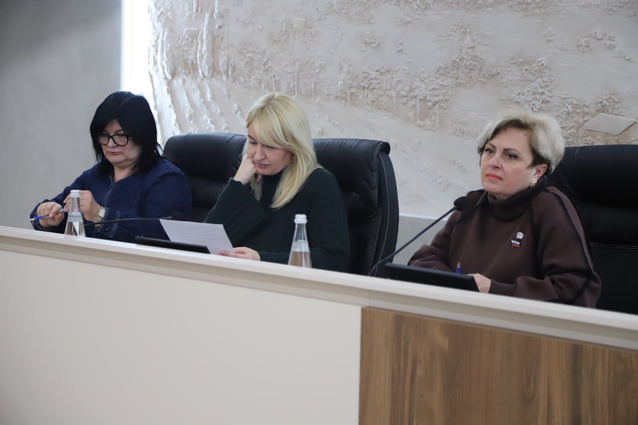 Анжелика Ястребова: Заслушала еженедельный отчет о ходе работ по благоустройству и санитарной очистке сельских поселений Бахчисарайского района