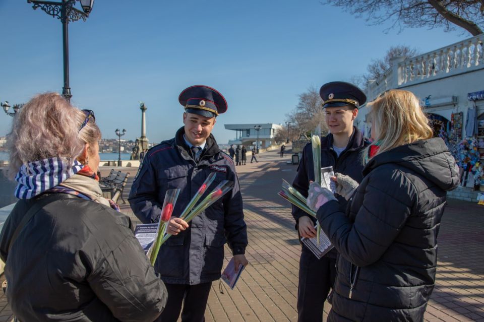 �8 ����� � � ������ ���!�: ��������������� ����������� � �������������� ���������� ��������� ������ � ����������� ������������� ������� ����