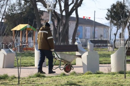 В Керчи началась подготовка к весеннему озеленению