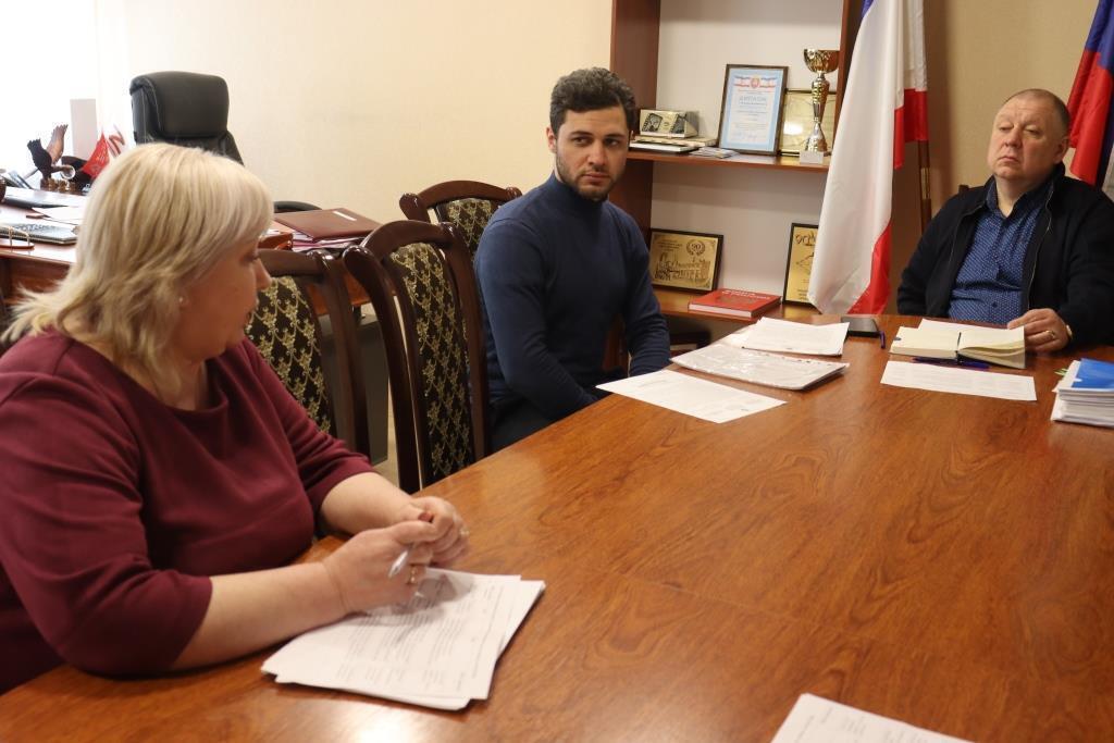 Заместитель главы администрации Сакского района Игорь Никуленков провел еженедельный прием граждан Заместитель главы администрации Сакского района Игорь Никуленков провел еженедельный прием граждан