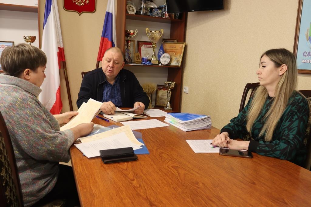 Заместитель главы администрации Сакского района Игорь Никуленков провел еженедельный прием граждан Заместитель главы администрации Сакского района Игорь Никуленков провел еженедельный прием граждан