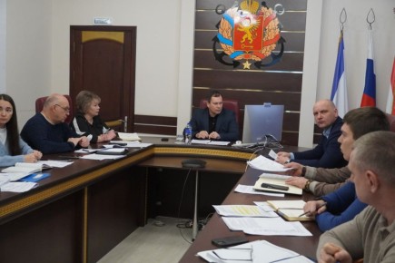 Новая рабочая неделя в администрации началась с аппаратного совещания, которое глава администрации Олег Каторгин провел с заместителями и руководителями структурных подразделений