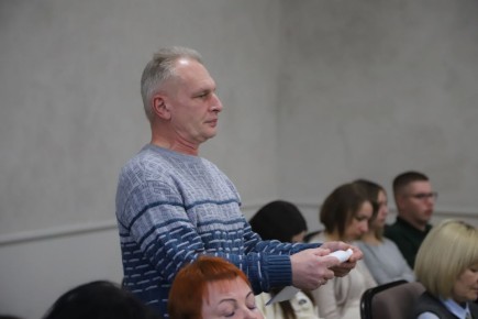 Анжелика Ястребова: О начислениях за общедомовые нужды (ОДН) в многоквартирных домах также рассказал начальник местного отделения энергосбыта ГУП РК «Крымэнерго» Владислав Селезнев