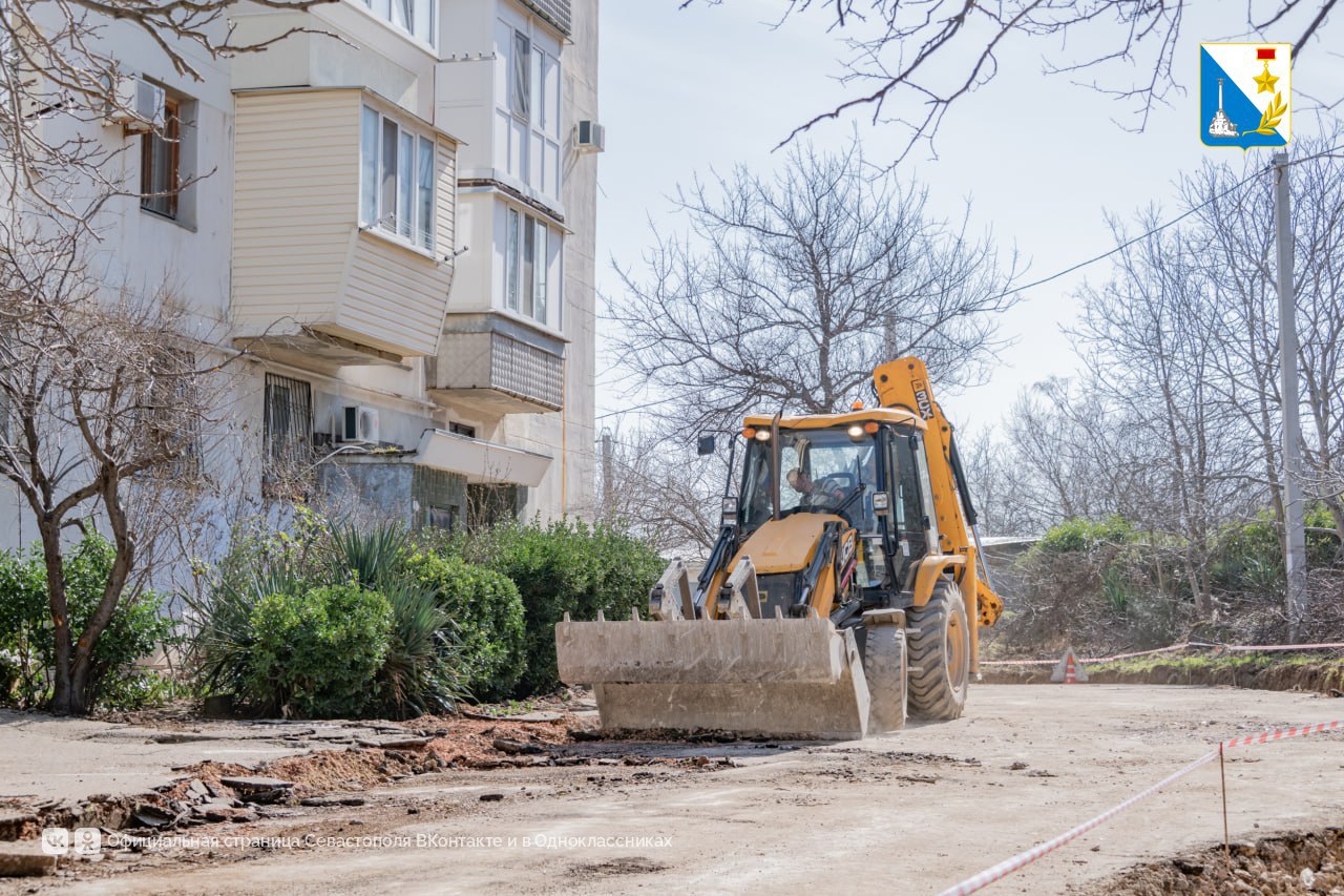 Во дворе на улице Генерала Лебедя начался ремонт внутриквартальных дорог и тротуаров