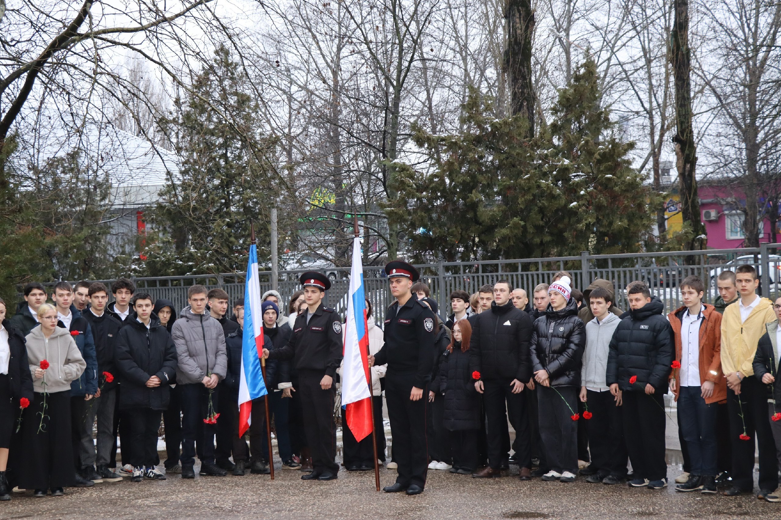 В Симферополе в рамках СтИК открыта Аллея вечной славы В Симферополе в рамках СтИК открыта Аллея вечной славы