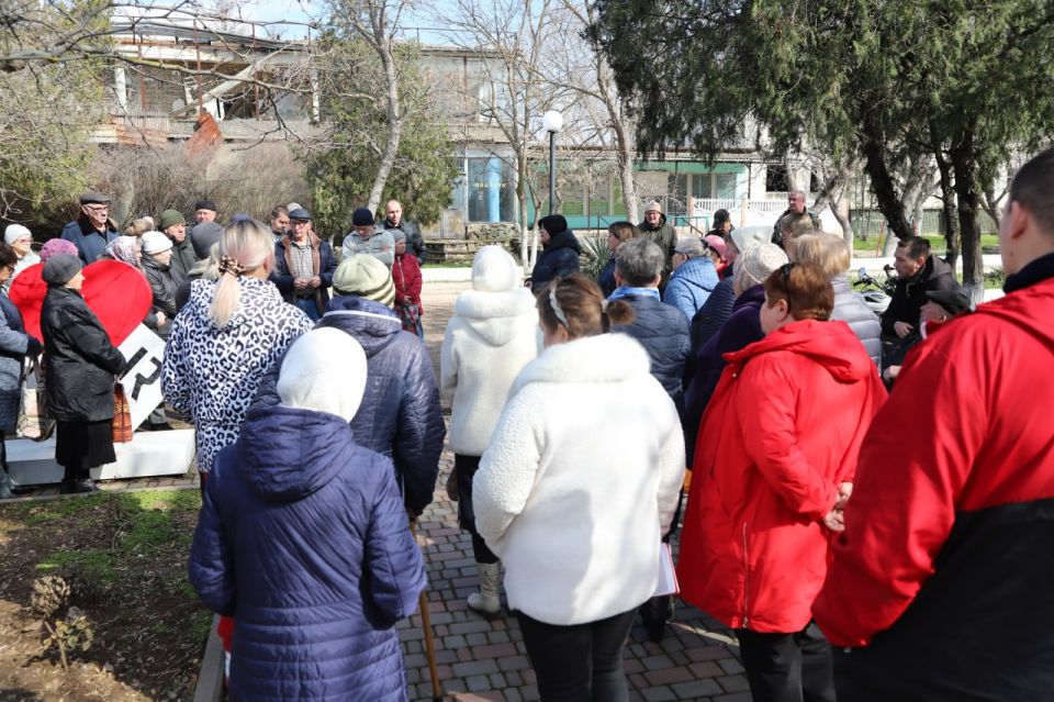 Анжелика Ястребова: Совместно с главой Табачновского поселения Анной Присяжнюк провела встречу с жителями многоквартирных домов Анжелика Ястребова: Совместно с главой Табачновского поселения Анной Присяжнюк провела встречу с жителями многоквартирных домов