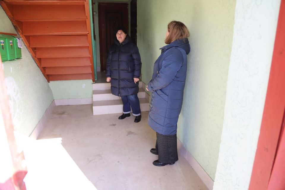 Анжелика Ястребова: Совместно с главой Табачновского поселения Анной Присяжнюк провела встречу с жителями многоквартирных домов Анжелика Ястребова: Совместно с главой Табачновского поселения Анной Присяжнюк провела встречу с жителями многоквартирных домов
