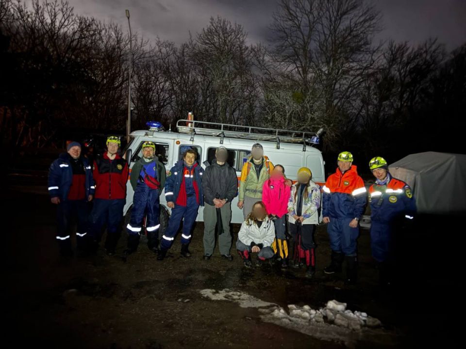 В Холодном кулуаре оказана помощь 5 туристам В Холодном кулуаре оказана помощь 5 туристам