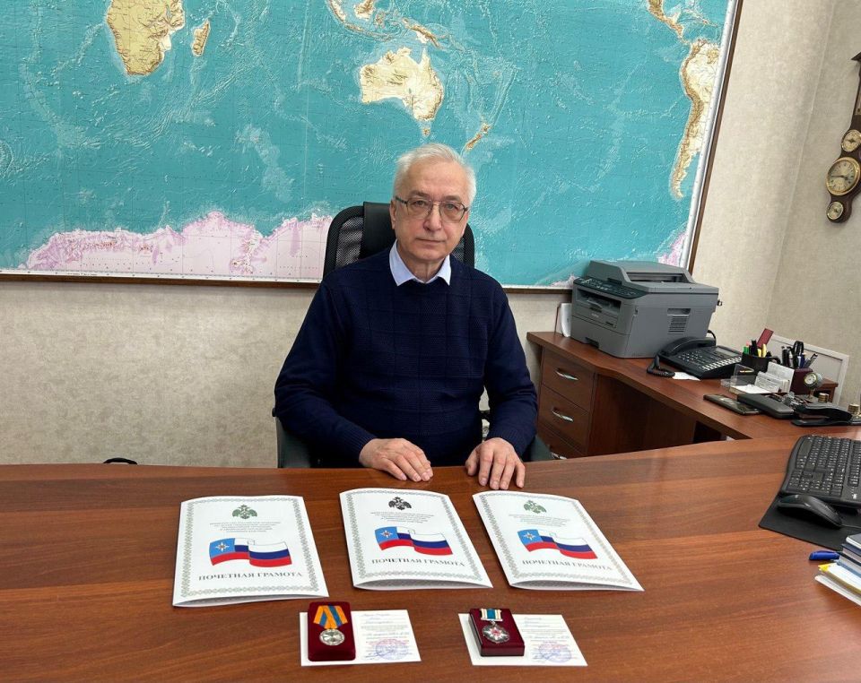 Учёные МГИ РАН получили награды МЧС за ликвидацию последствий ЧС в Керченском проливе Учёные МГИ РАН получили награды МЧС за ликвидацию последствий ЧС в Керченском проливе