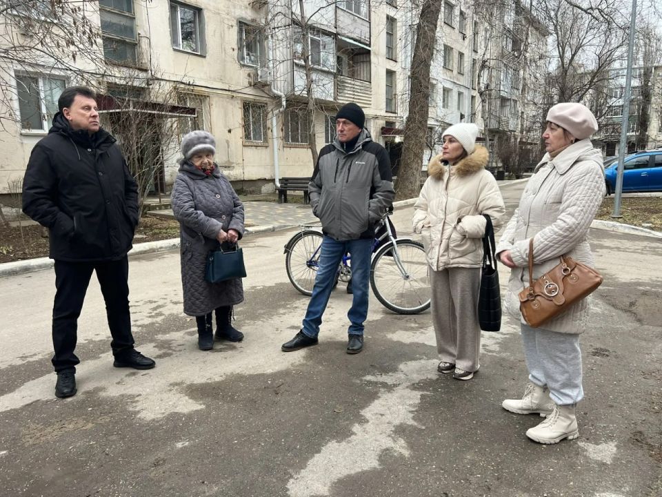 Василий Телиженко: Продолжаются встречи с председателями и активными жителями советов многоквартирных домов на придомовых территориях МКД Армянска Василий Телиженко: Продолжаются встречи с председателями и активными жителями советов многоквартирных домов на придомовых территориях МКД Армянска