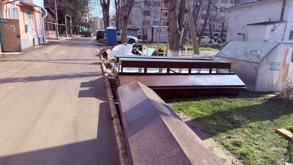 Антон Кравец: В Нижнегорском районе в 2026 году продолжаются работы по ремонту кровель в многоквартирных домах Антон Кравец: В Нижнегорском районе в 2026 году продолжаются работы по ремонту кровель в многоквартирных домах