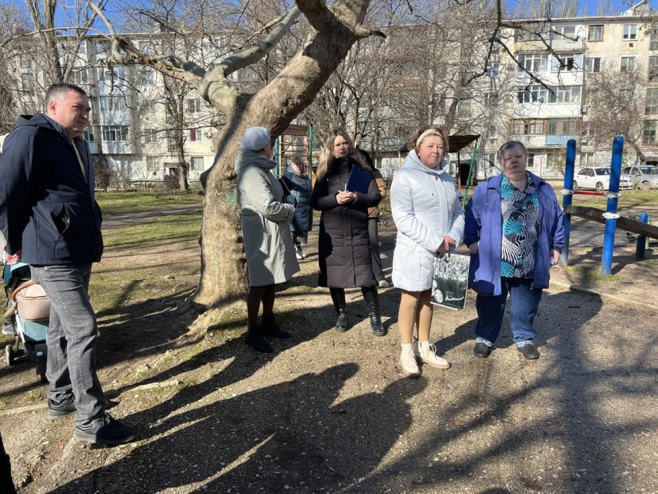 Василий Телиженко: Продолжаются встречи с председателями и активными жителями советов многоквартирных домов на придомовых территориях МКД Армянска Василий Телиженко: Продолжаются встречи с председателями и активными жителями советов многоквартирных домов на придомовых территориях МКД Армянска