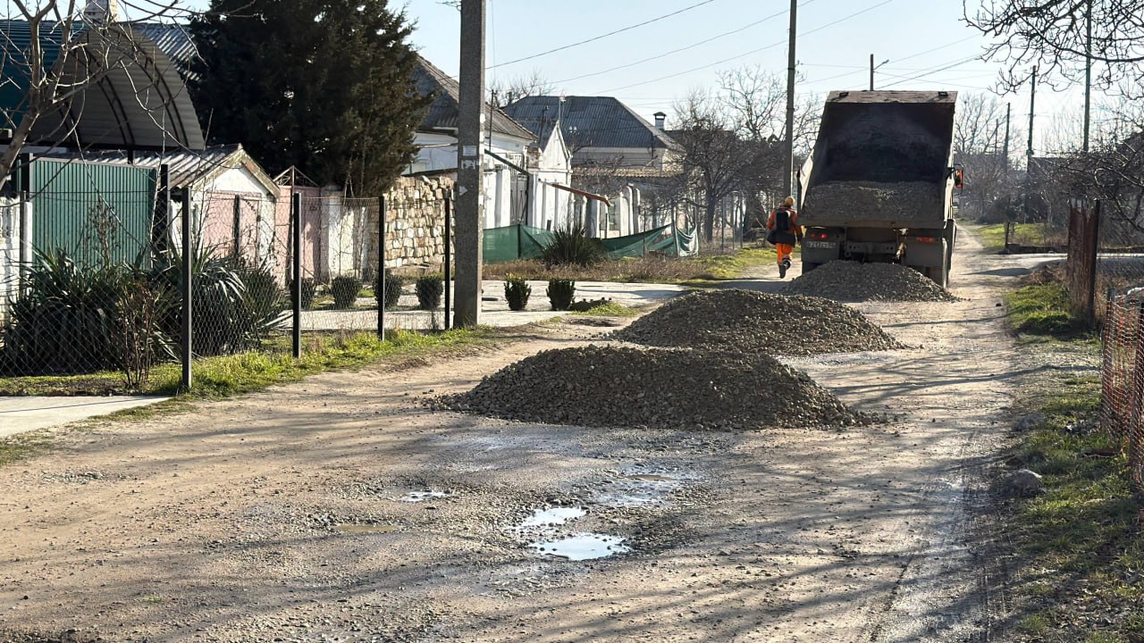 В Керчи проведут грейдирование дорог более чем на 400 улицах в этом году