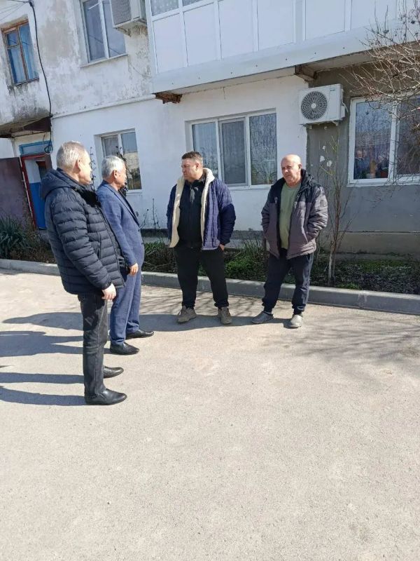 Антон Кравец: Мой заместитель - Главный архитектор района Ленур Мамедляев провел рабочую встречу с председателем многоквартирного дома в с Акимовка Антон Кравец: Мой заместитель - Главный архитектор района Ленур Мамедляев провел рабочую встречу с председателем многоквартирного дома в с Акимовка