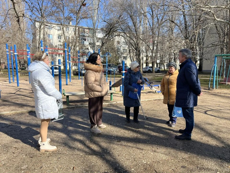 Василий Телиженко: Продолжаются встречи с председателями и активными жителями советов многоквартирных домов на придомовых территориях МКД Армянска Василий Телиженко: Продолжаются встречи с председателями и активными жителями советов многоквартирных домов на придомовых территориях МКД Армянска
