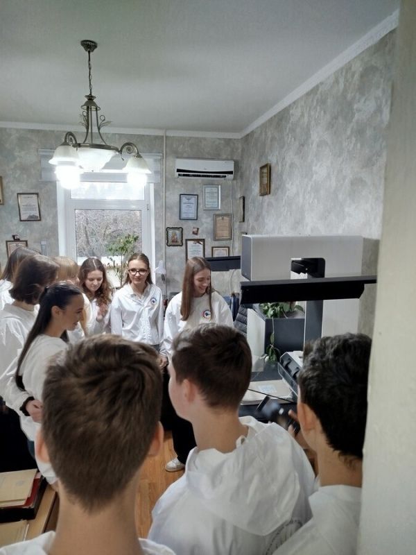 Ученический совет Судака посетил муниципальный архив