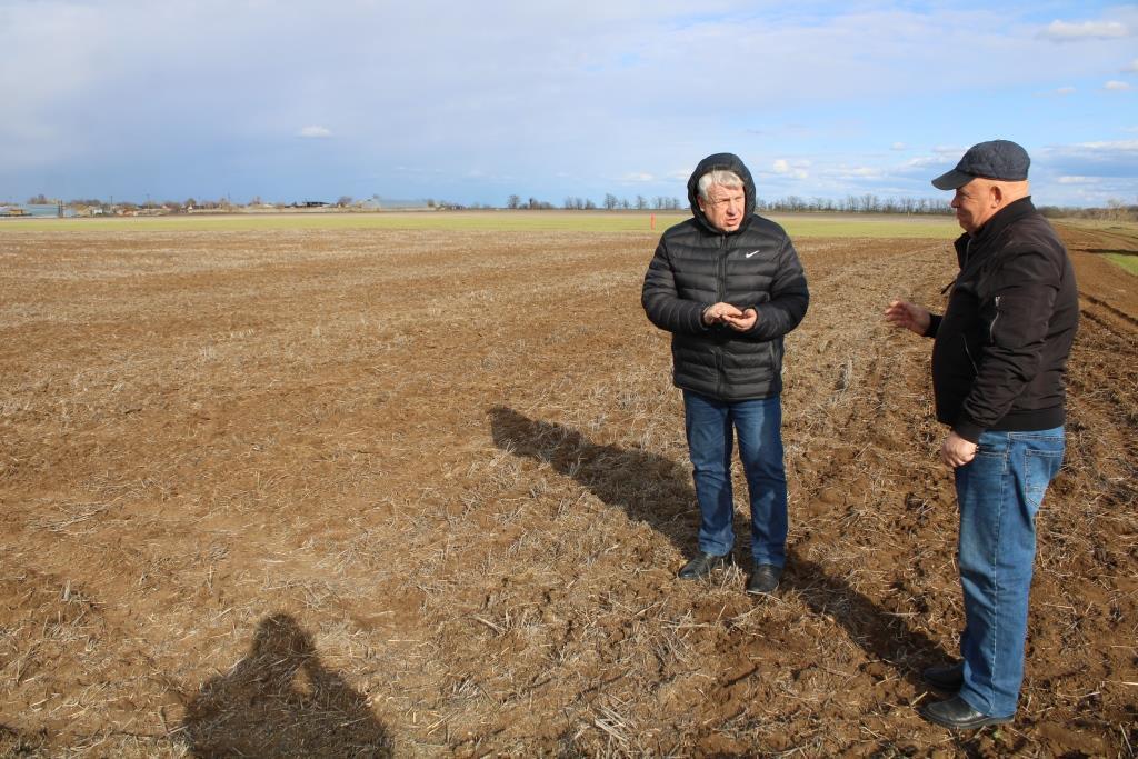 Сотрудники отдела по развитию сельского хозяйства администрации Сакского района продолжают рабочие визиты на сельскохозяйственные предприятия нашего района Сотрудники отдела по развитию сельского хозяйства администрации Сакского района продолжают рабочие визиты на сельскохозяйственные предприятия нашего района