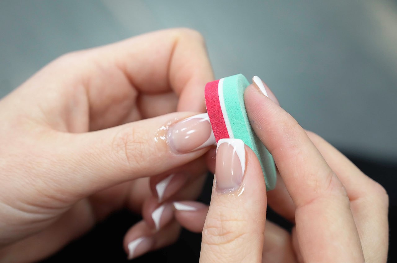 Новый ГОСТ ломает рынок ногтей: что изменится для салонов