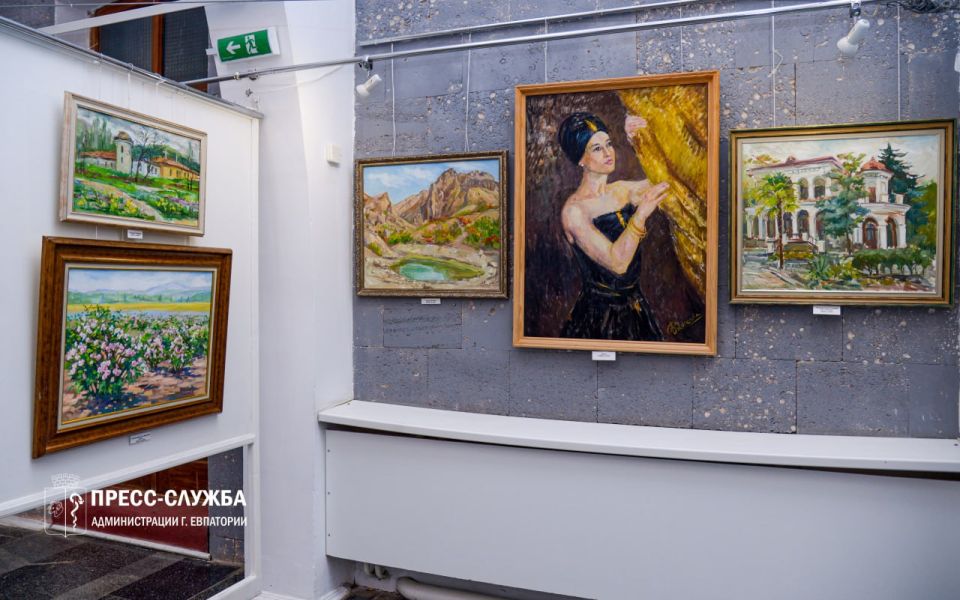 В галерее актуального искусства «Ха-Ра-Шо» Крымского государственного театра юного зрителя проходит персональная выставка живописи Анны Рыжковой «101 история Феникса» В галерее актуального искусства «Ха-Ра-Шо» Крымского государственного театра юного зрителя проходит персональная выставка живописи Анны Рыжковой «101 история Феникса»