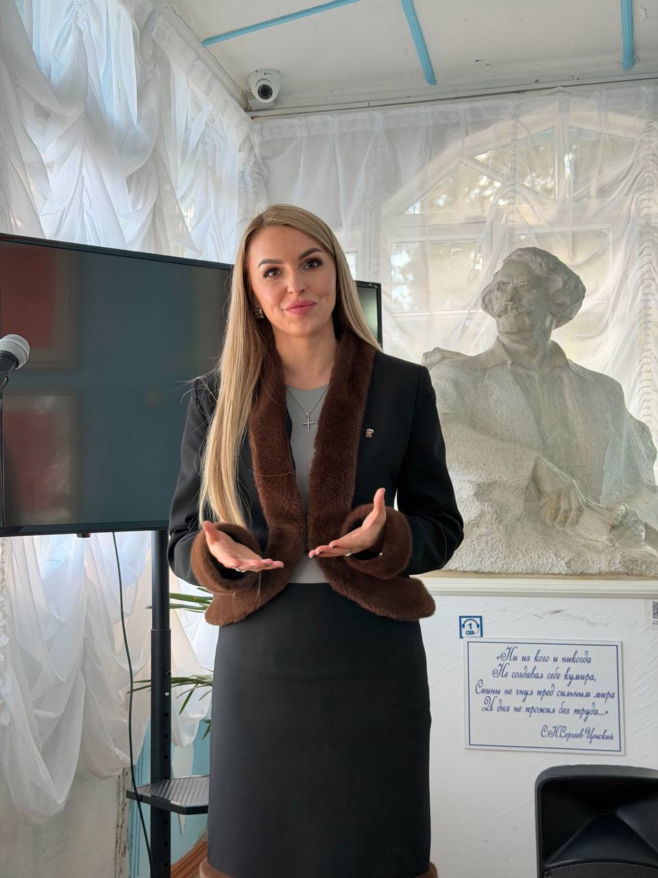 Анастасия Гридчина: Сегодня в музейном комплексе «Профессорский уголок» в Алуште состоялось торжественное открытие выставки «Народ-герой», давшее старт мероприятиям Года единства народов России в музее