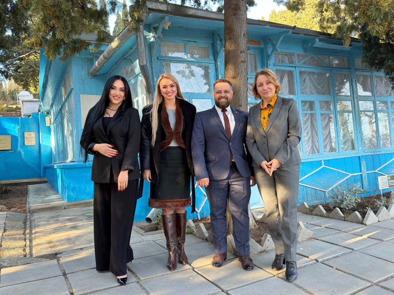 Анастасия Гридчина: Сегодня в музейном комплексе «Профессорский уголок» в Алуште состоялось торжественное открытие выставки «Народ-герой», давшее старт мероприятиям Года единства народов России в музее Анастасия Гридчина: Сегодня в музейном комплексе «Профессорский уголок» в Алуште состоялось торжественное открытие выставки «Народ-герой», давшее старт мероприятиям Года единства народов России в музее