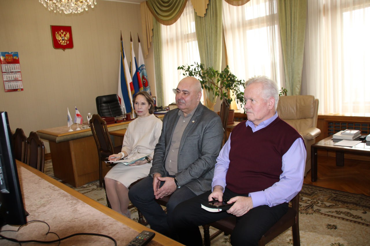 Общественная палата Крыма провела встречу с экспертом АНО «Интеграция» по вопросам информационной открытости и компетенций публичного человека