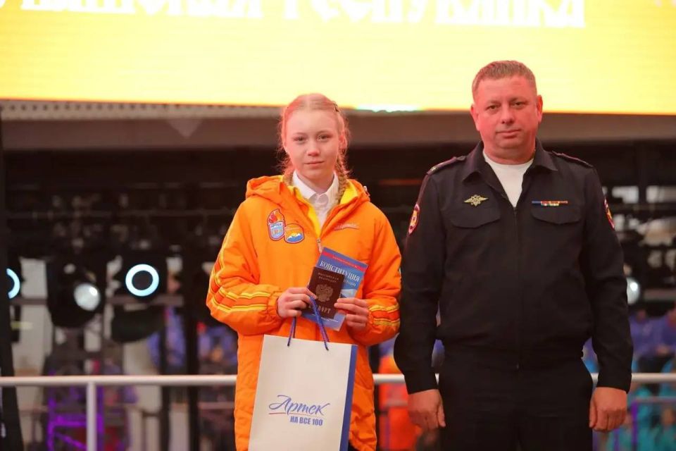 На территории лагеря «Солнечный» юным артековцам вручили первые паспорта На территории лагеря «Солнечный» юным артековцам вручили первые паспорта