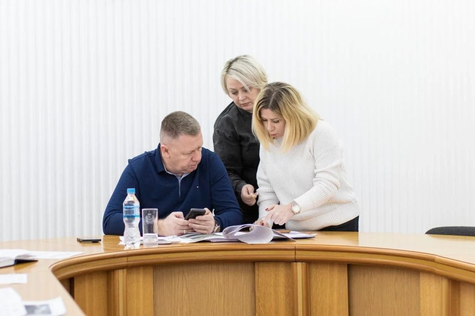 Михаил Афанасьев провёл личный приём граждан в администрации Симферополя Михаил Афанасьев провёл личный приём граждан в администрации Симферополя