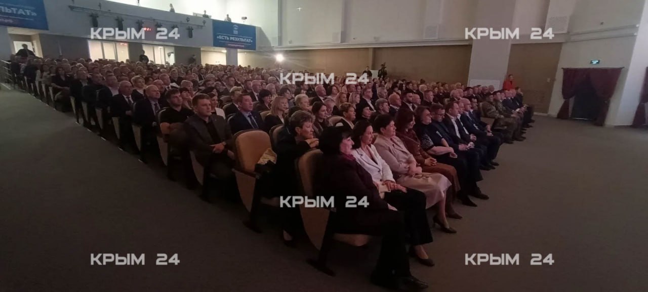 Аксёнов заявил о необходимости командной работы властей Крыма Аксёнов заявил о необходимости командной работы властей Крыма