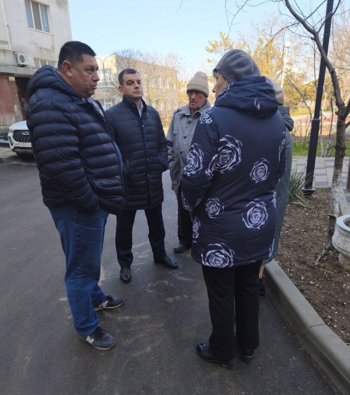 Заместители главы администрации проводят обходы многоквартирных домов Заместители главы администрации проводят обходы многоквартирных домов