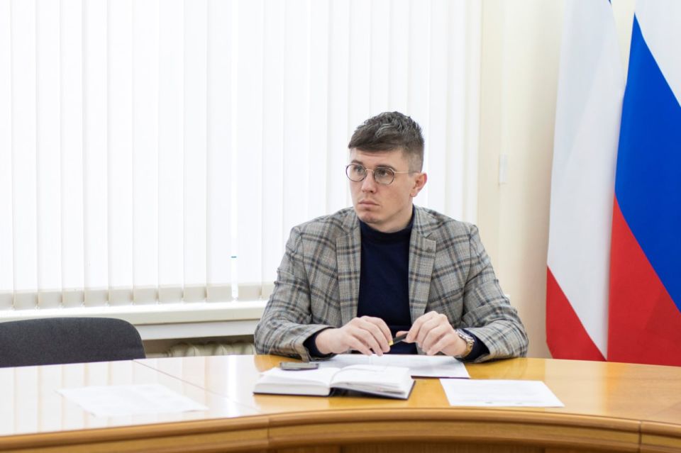 Михаил Афанасьев провёл личный приём граждан в администрации Симферополя Михаил Афанасьев провёл личный приём граждан в администрации Симферополя