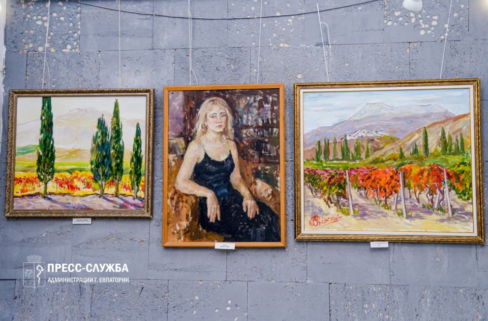 В галерее актуального искусства «Ха-Ра-Шо» Крымского государственного театра юного зрителя проходит персональная выставка живописи Анны Рыжковой «101 история Феникса» В галерее актуального искусства «Ха-Ра-Шо» Крымского государственного театра юного зрителя проходит персональная выставка живописи Анны Рыжковой «101 история Феникса»