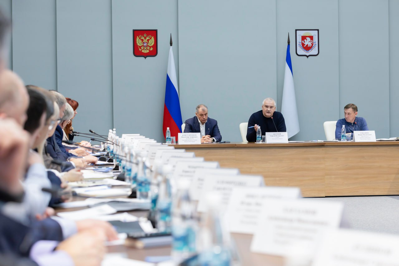 В апреле Аксёнов начнет объезжать города и районы Крыма, чтобы проверить работу чиновников В апреле Аксёнов начнет объезжать города и районы Крыма, чтобы проверить работу чиновников