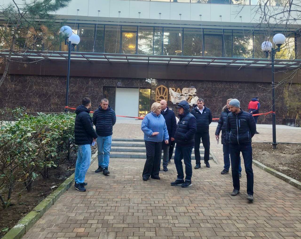 Галина Огнёва: Совместно с коллегами провели рабочее совещание на территории Приморского парка, где встретилась с представителем ЖК «Парк Плаза» Галина Огнёва: Совместно с коллегами провели рабочее совещание на территории Приморского парка, где встретилась с представителем ЖК «Парк Плаза»