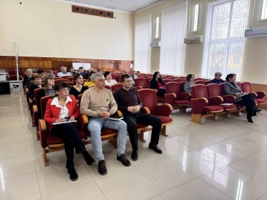 Александр Дудинов: Провели расширенное аппаратное совещание с участием председателя районного совета Алексея Шипицына, руководителей подведомственных учреждений, ресурсоснабжающих организаций и начальников отделов...