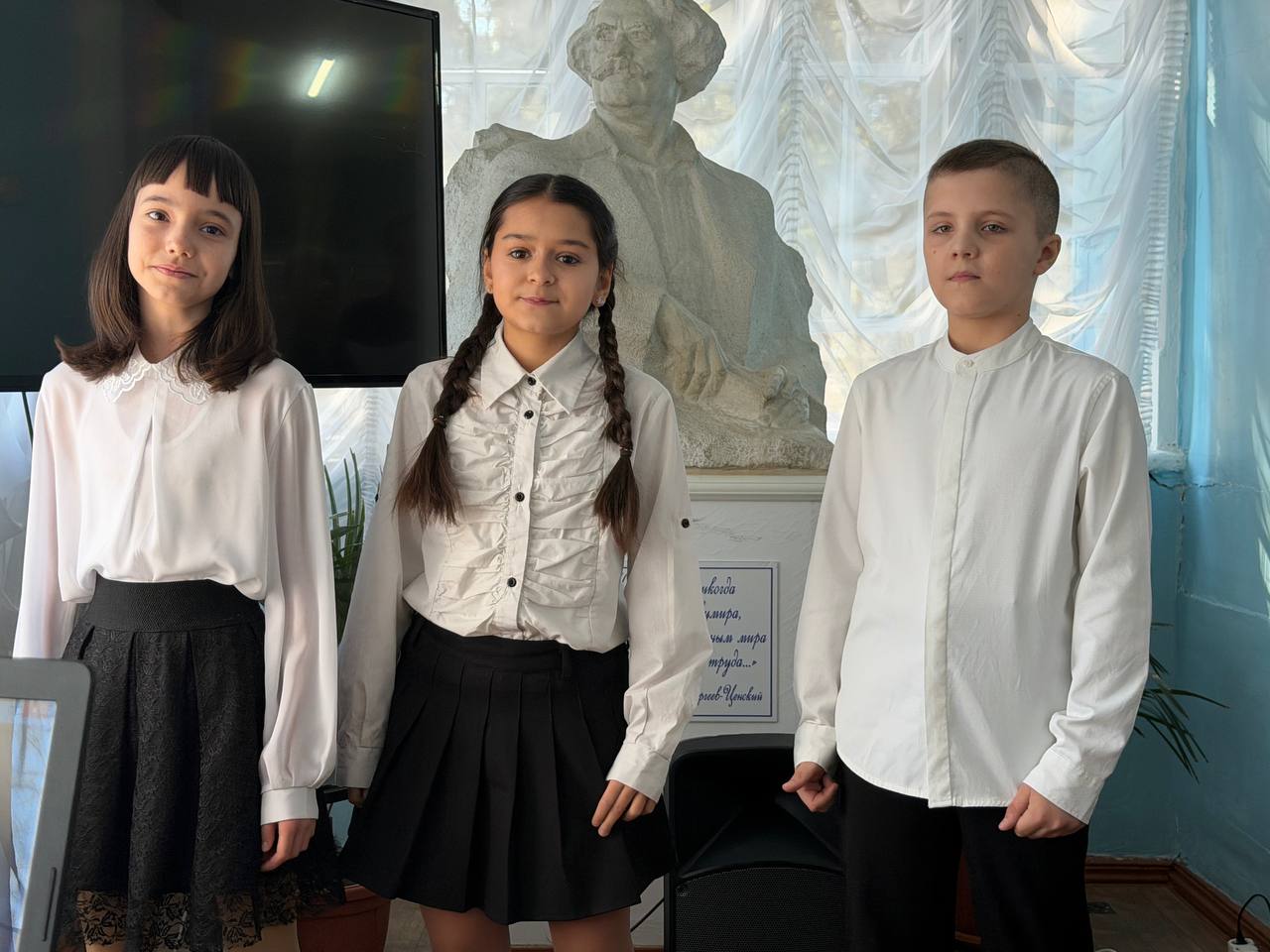 Анастасия Гридчина: Сегодня в музейном комплексе «Профессорский уголок» в Алуште состоялось торжественное открытие выставки «Народ-герой», давшее старт мероприятиям Года единства народов России в музее Анастасия Гридчина: Сегодня в музейном комплексе «Профессорский уголок» в Алуште состоялось торжественное открытие выставки «Народ-герой», давшее старт мероприятиям Года единства народов России в музее