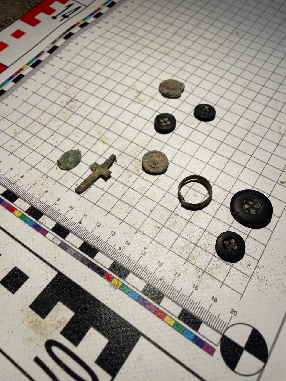 Крестик и обручальное кольцо: в катакомбах Керчи подняли останки двух партизан