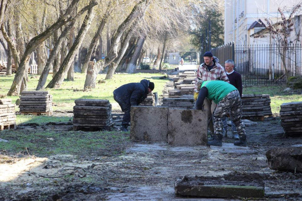 Стартовали работы по подготовке к благоустройству территории в районе Политехнического колледжа (остановка «Фабрика-кухня») Стартовали работы по подготовке к благоустройству территории в районе Политехнического колледжа (остановка «Фабрика-кухня»)