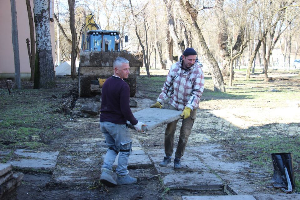 Стартовали работы по подготовке к благоустройству территории в районе Политехнического колледжа (остановка «Фабрика-кухня») Стартовали работы по подготовке к благоустройству территории в районе Политехнического колледжа (остановка «Фабрика-кухня»)