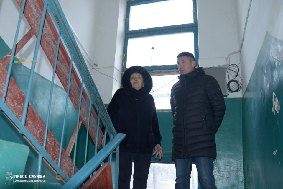 Заместители главы администрации проводят обходы многоквартирных домов Заместители главы администрации проводят обходы многоквартирных домов