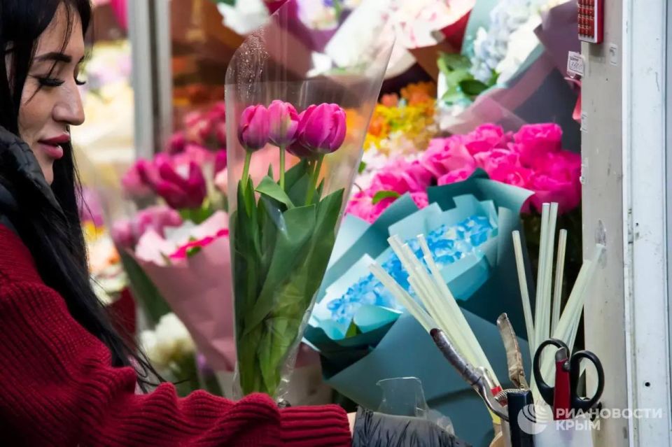 Хотите порадовать любимую женщину букетом на 8 Марта, но не можете рассчитать бюджет? Хотите порадовать любимую женщину букетом на 8 Марта, но не можете рассчитать бюджет?