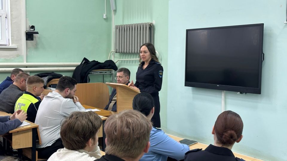 Сотрудники УМВД России по г.Севастополю приняли участие в профориентационной встрече с выпускниками юридического факультета СевГУ Сотрудники УМВД России по г.Севастополю приняли участие в профориентационной встрече с выпускниками юридического факультета СевГУ